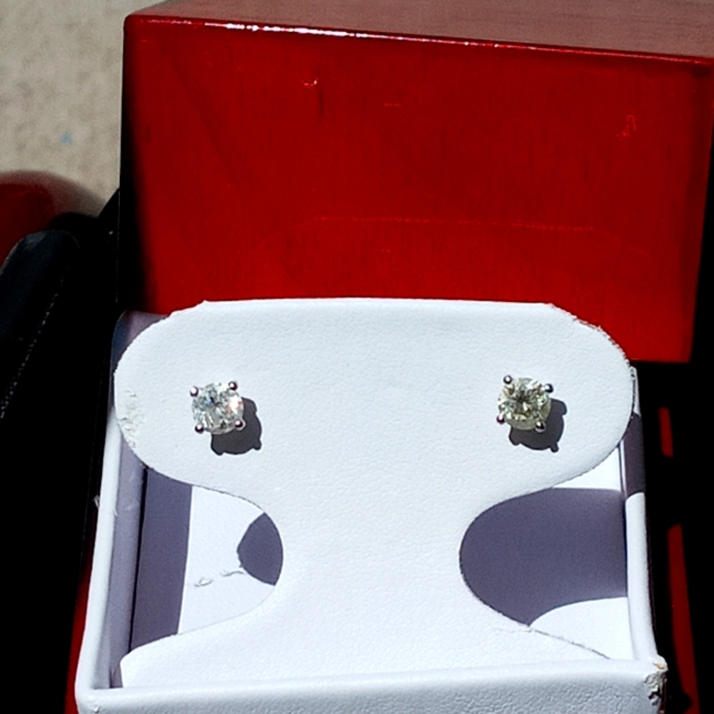 14 Kt .40 diamond studs